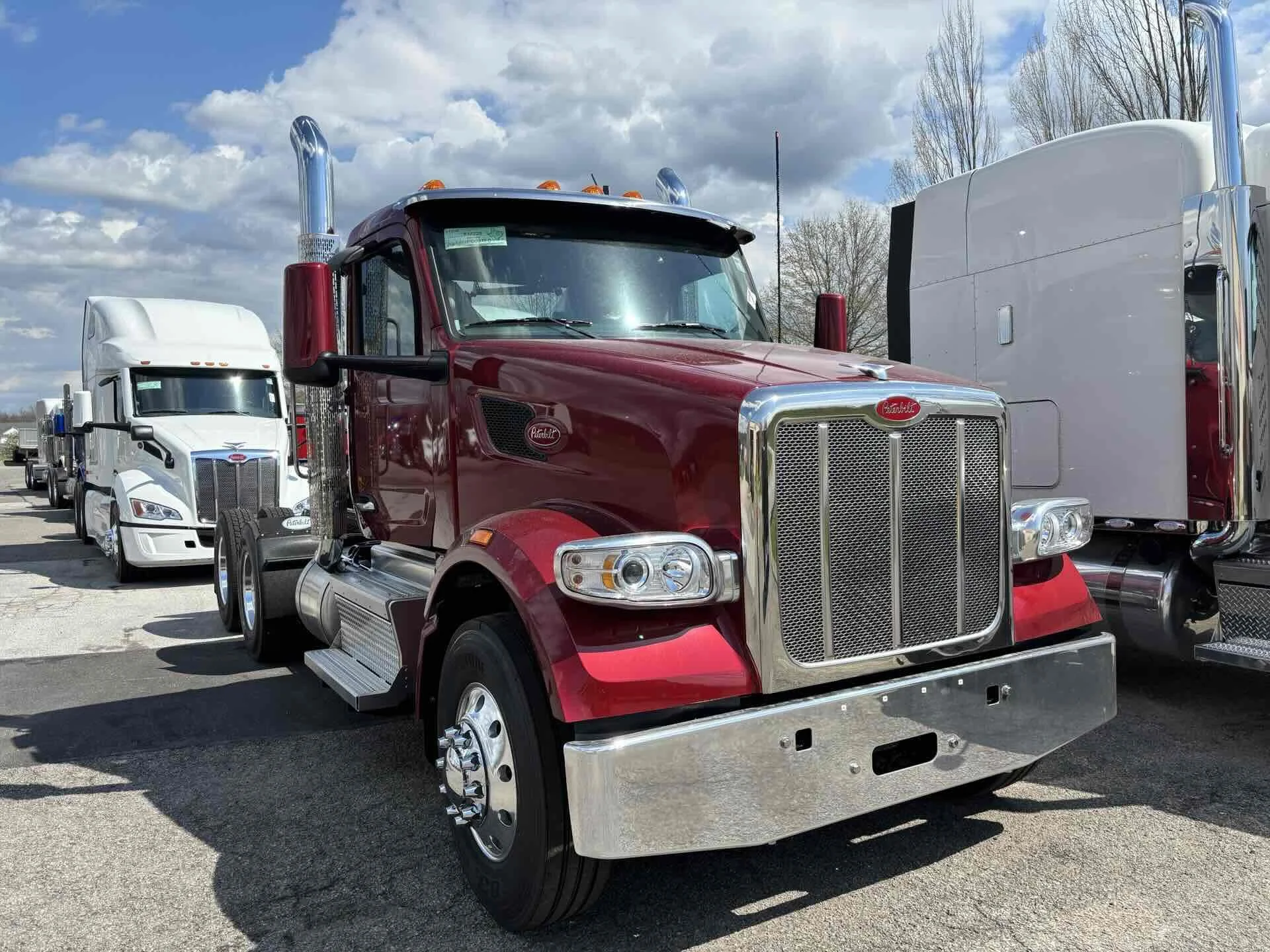 2027 Peterbilt 567 in Zanesville, OH — photo 2