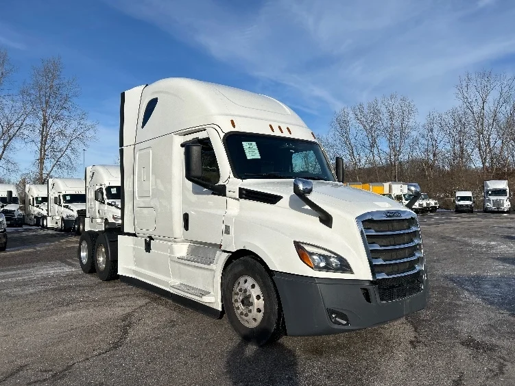 2022 Freightliner Cascadia in Akron, OH
