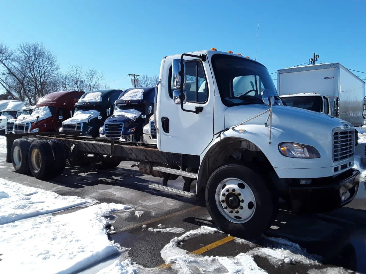 2019 Freightliner M2 106 - image 3