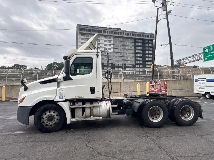 2020 Freightliner Cascadia in Dayton, NJ — photo 4