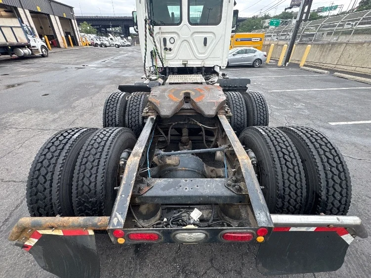 2020 Freightliner Cascadia in Dayton, NJ — photo 6