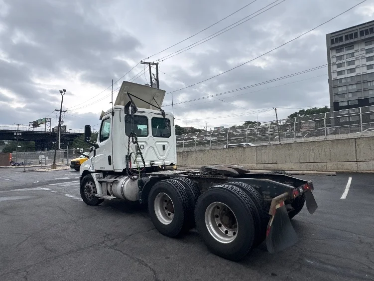 2020 Freightliner Cascadia in Dayton, NJ — photo 5