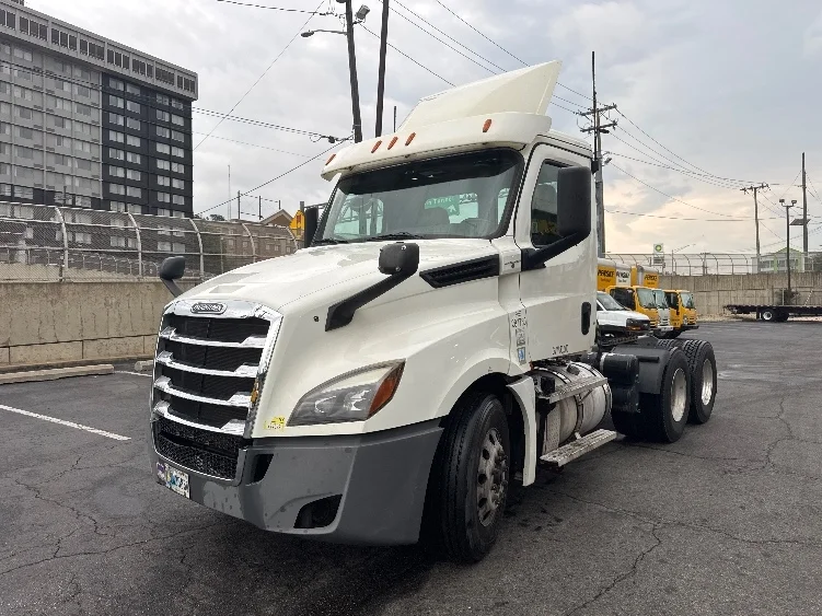 2020 Freightliner Cascadia in Dayton, NJ — photo 3