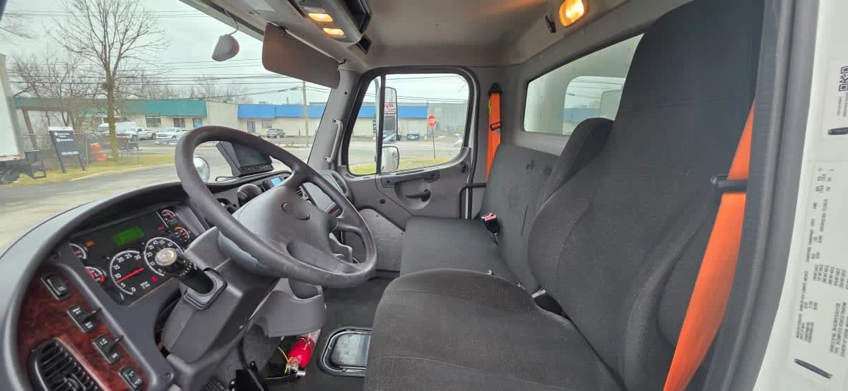 2020 Freightliner M2 106 - image 7