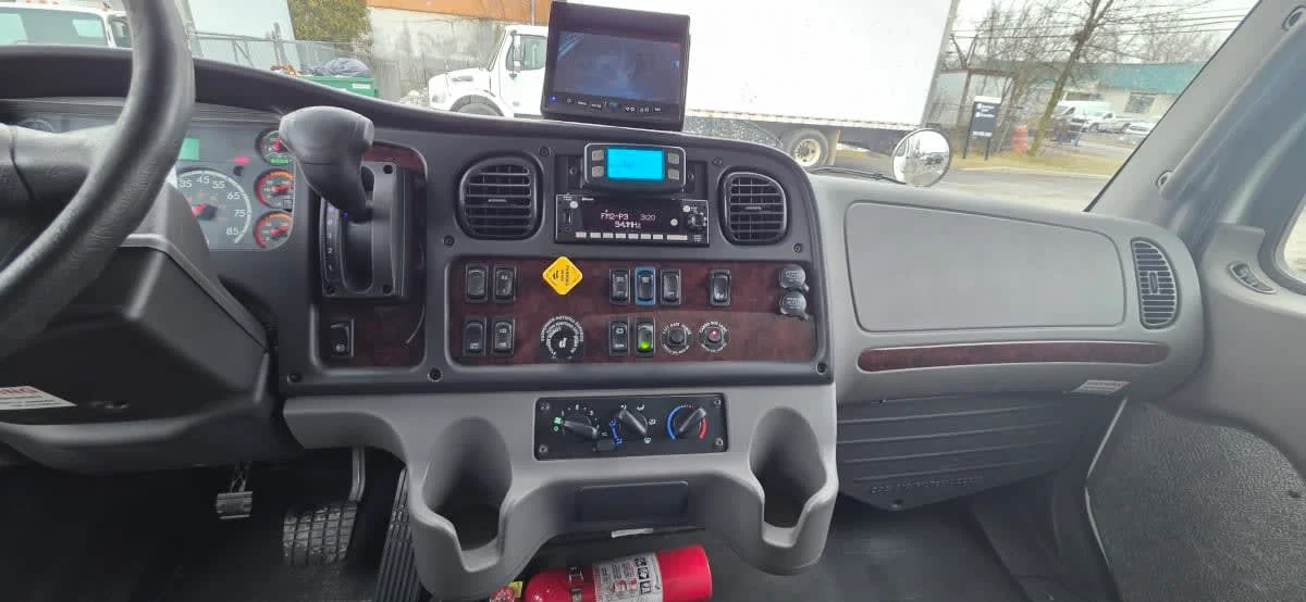 2020 Freightliner M2 106 - image 11