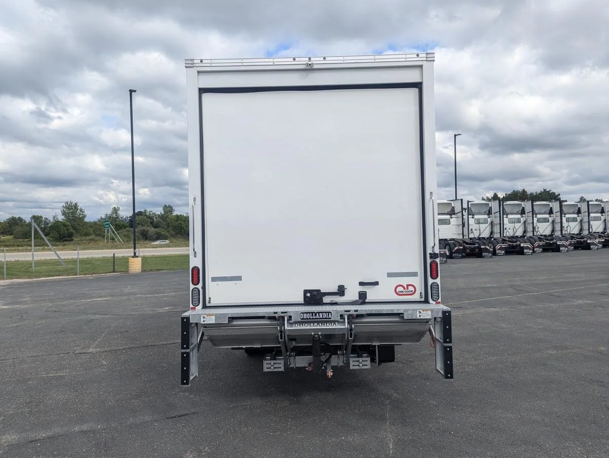 2024 Hino in Sauk Rapids, MN — photo 4