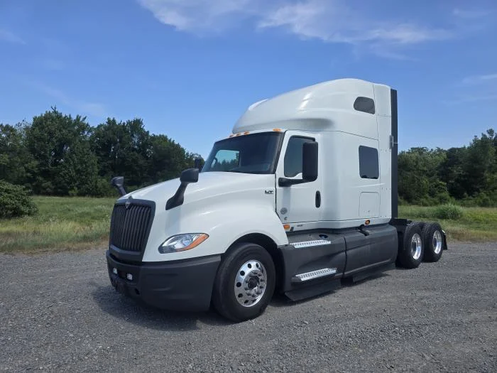 2021 International LT — photo 2