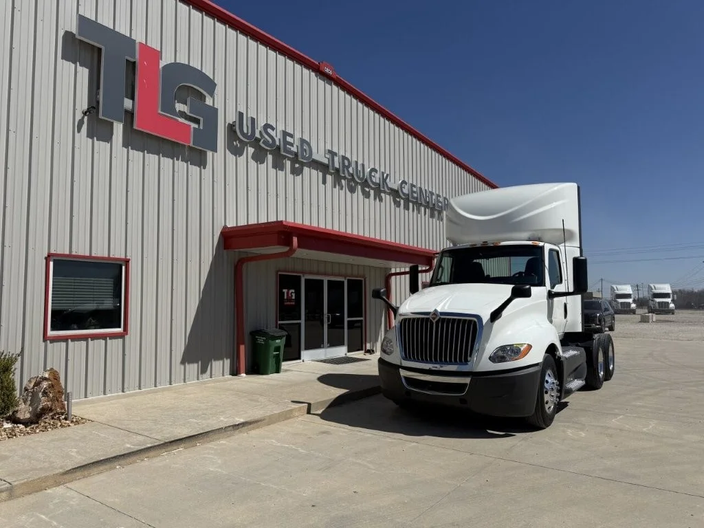 2021 International LT - image 1