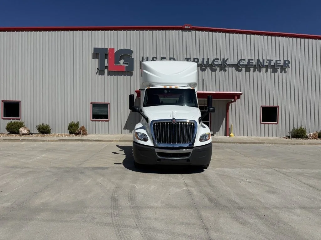 2021 International LT - image 2