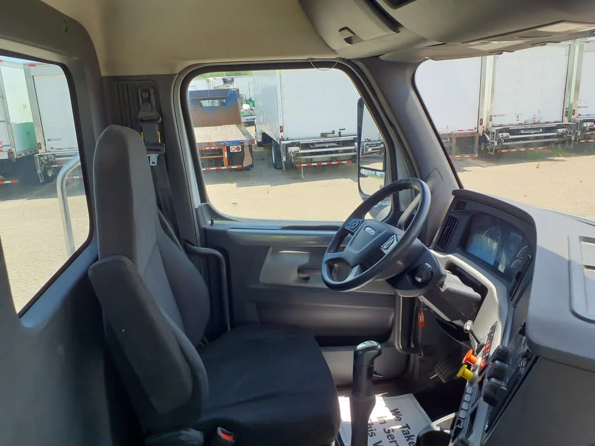 2020 Freightliner Cascadia in Wayland, MI — photo 7