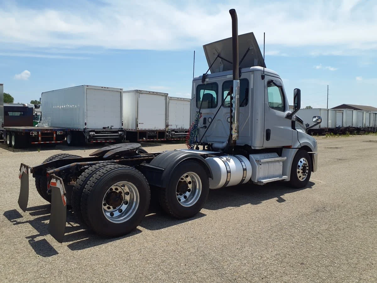 2020 Freightliner Cascadia in Wayland, MI — photo 4