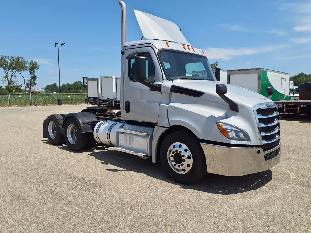 2020 Freightliner Cascadia in Wayland, MI — photo 3