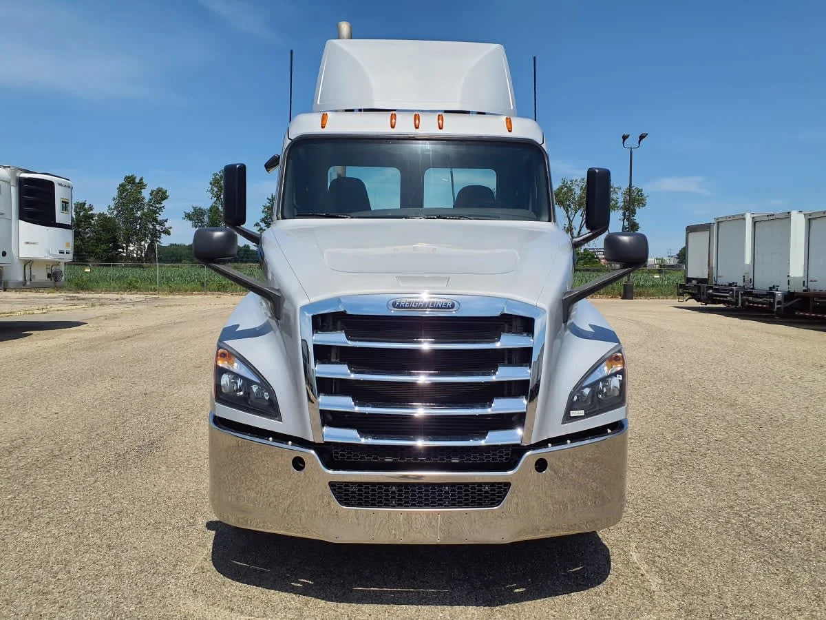 2020 Freightliner Cascadia in Wayland, MI — photo 2