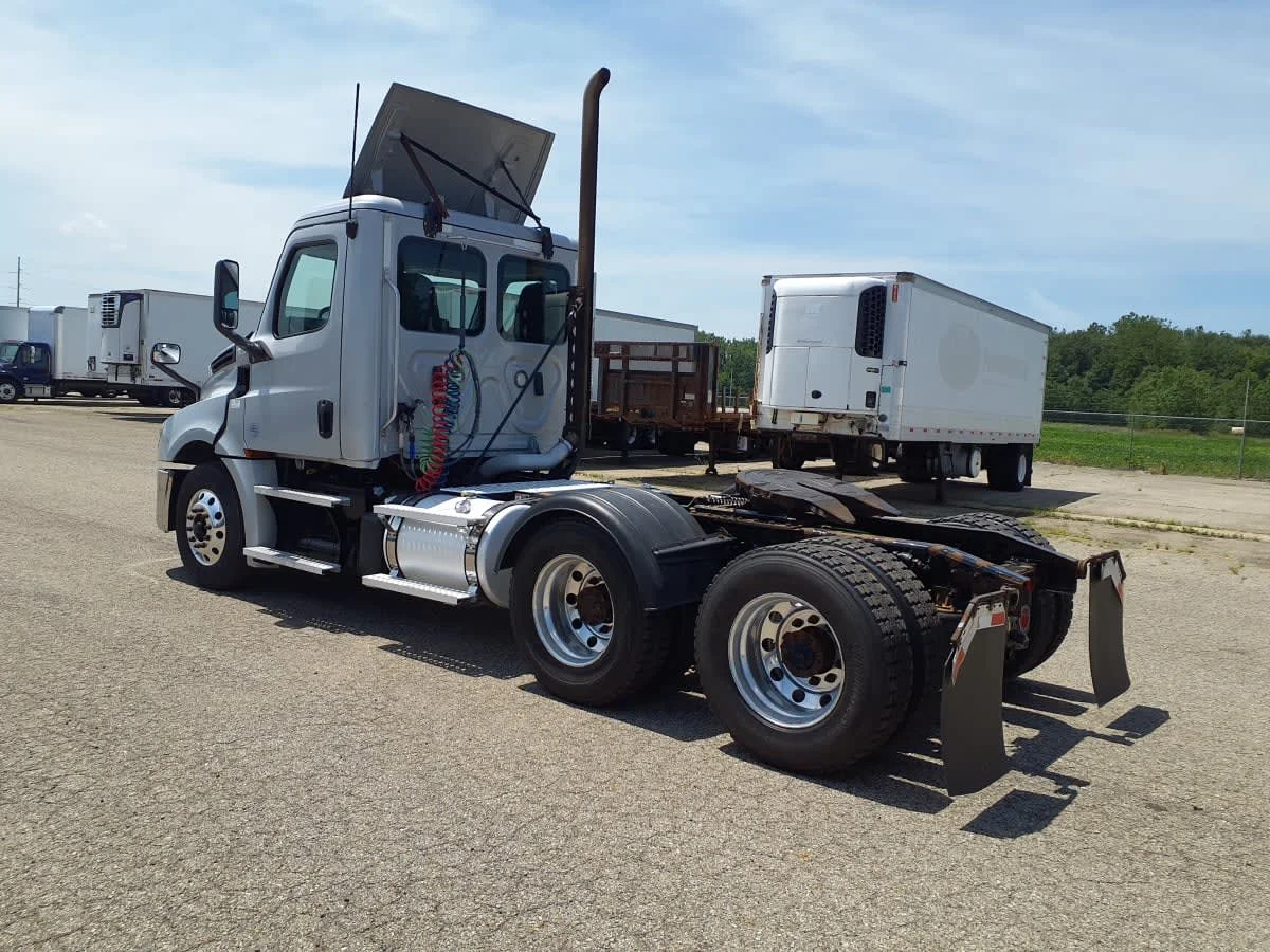 2020 Freightliner Cascadia in Wayland, MI — photo 6