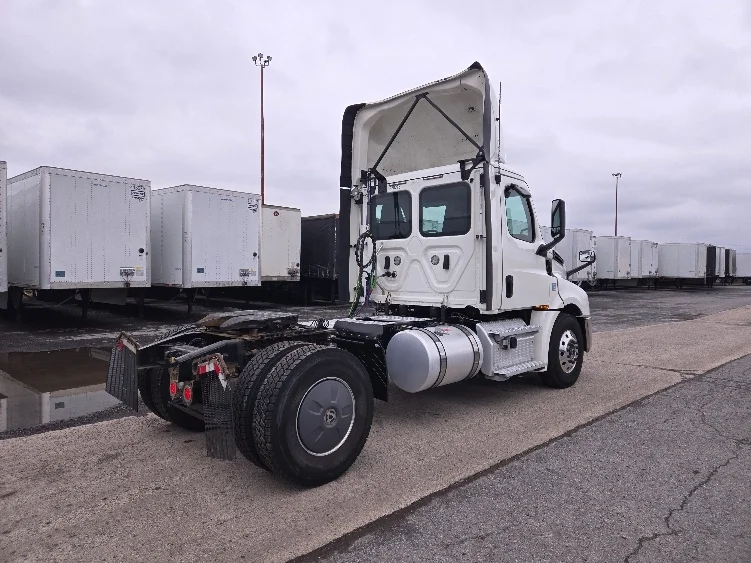 2019 Freightliner Cascadia in White Deer, PA — photo 7