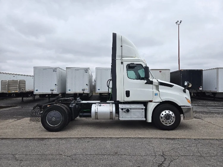 2019 Freightliner Cascadia in White Deer, PA — photo 8