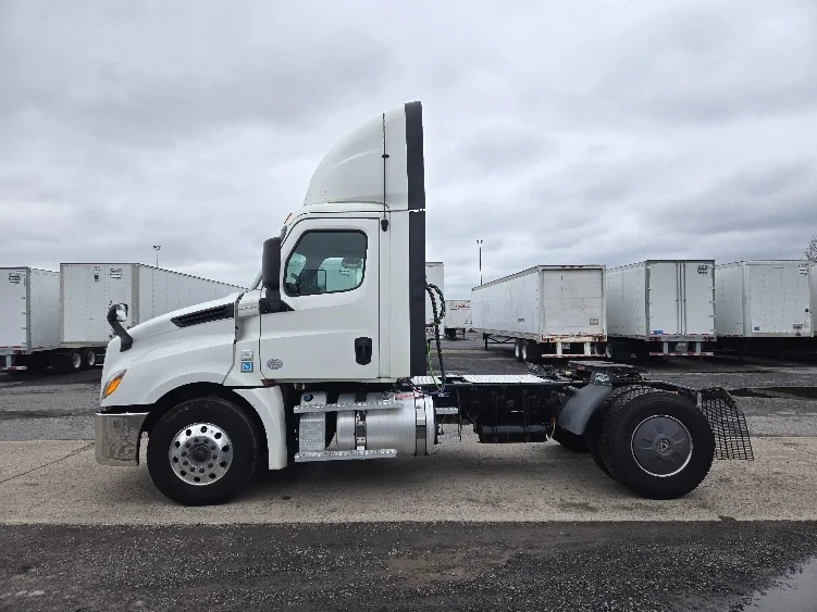 2019 Freightliner Cascadia in White Deer, PA — photo 4