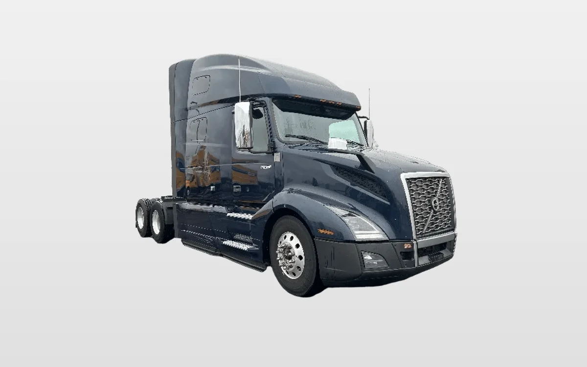 2020 Volvo - image 1