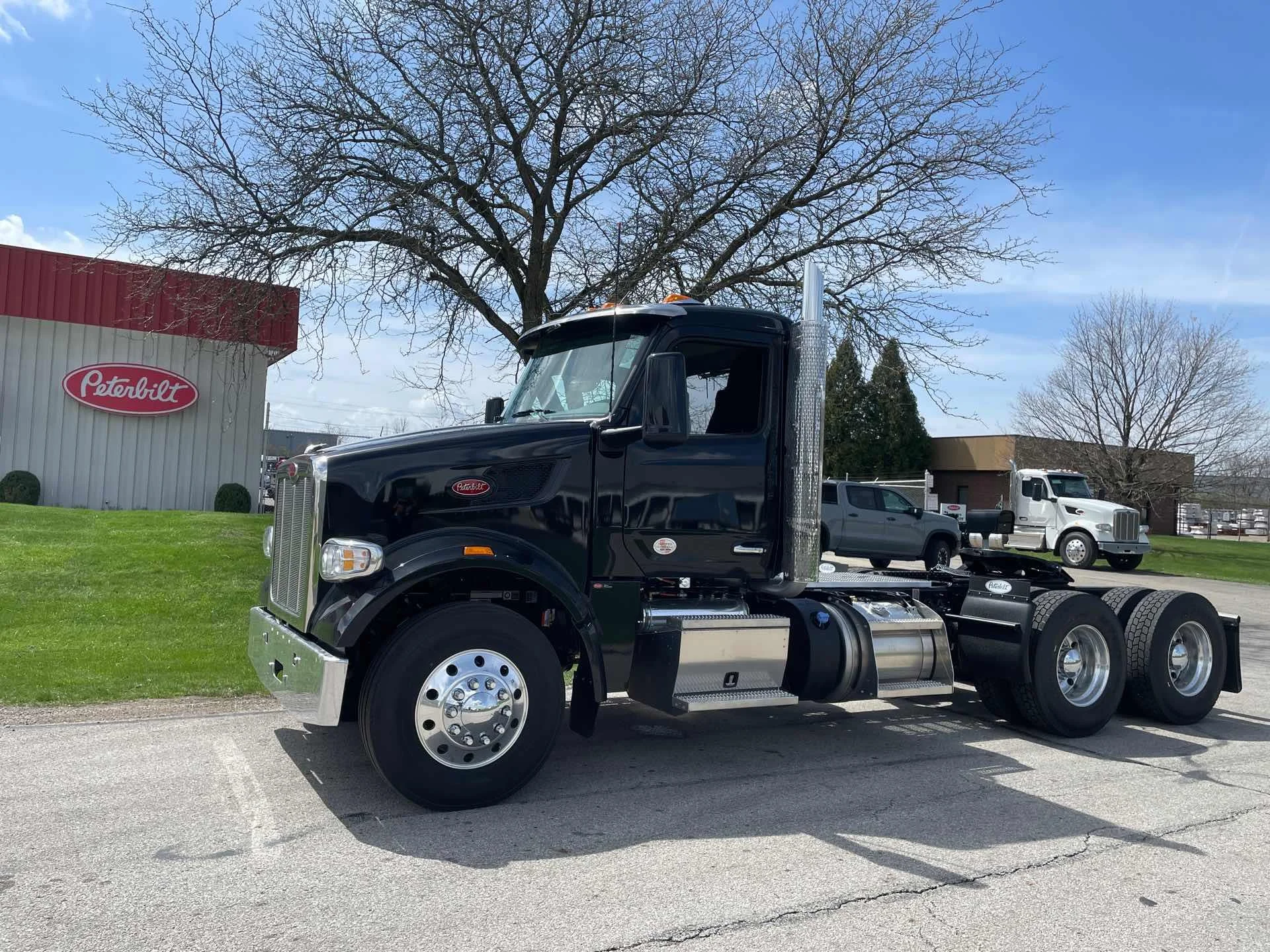 2027 Peterbilt 567 in Etna, OH