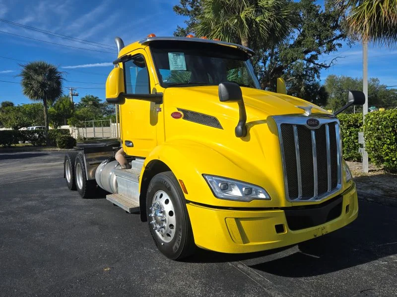2022 Peterbilt 579 in Fort Lauderdale, FL — photo 16