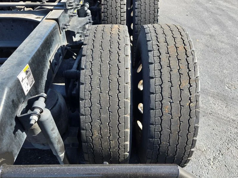 2022 Peterbilt 579 - image 8