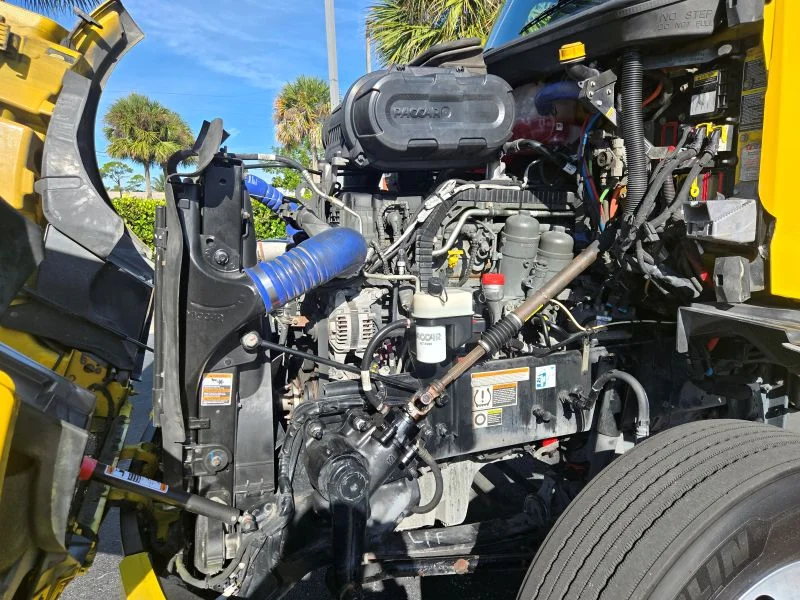 2022 Peterbilt 579 in Fort Lauderdale, FL — photo 6