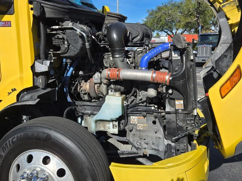 2022 Peterbilt 579 in Fort Lauderdale, FL — photo 11