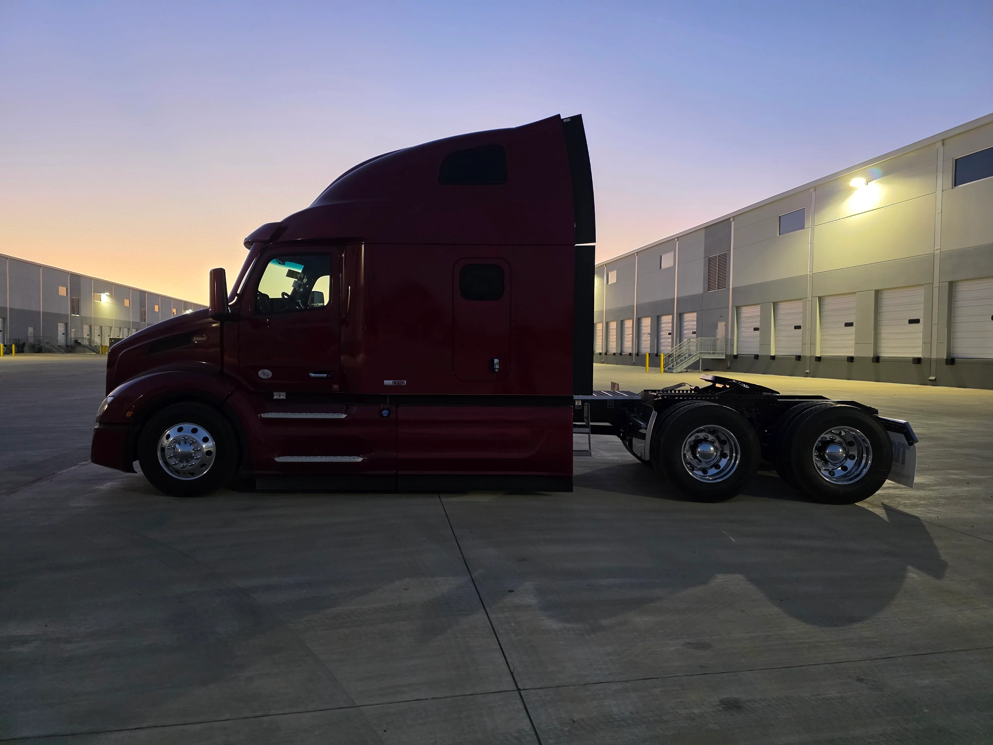 2027 Peterbilt 579 in Evansville, IN — photo 2