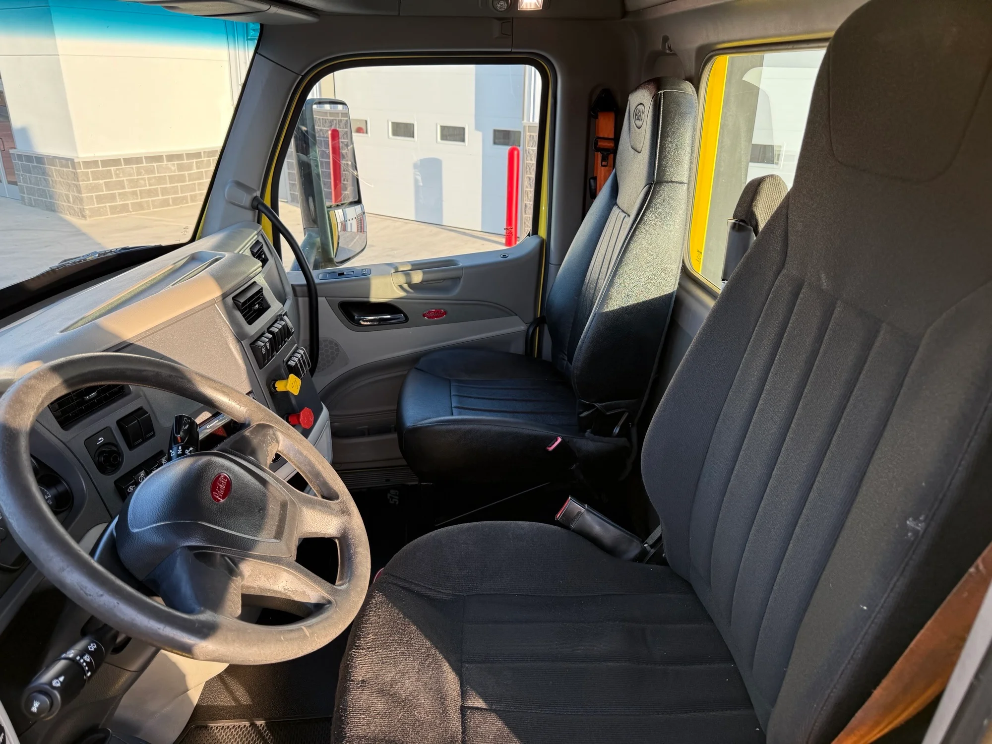 2021 Peterbilt 579 - image 12