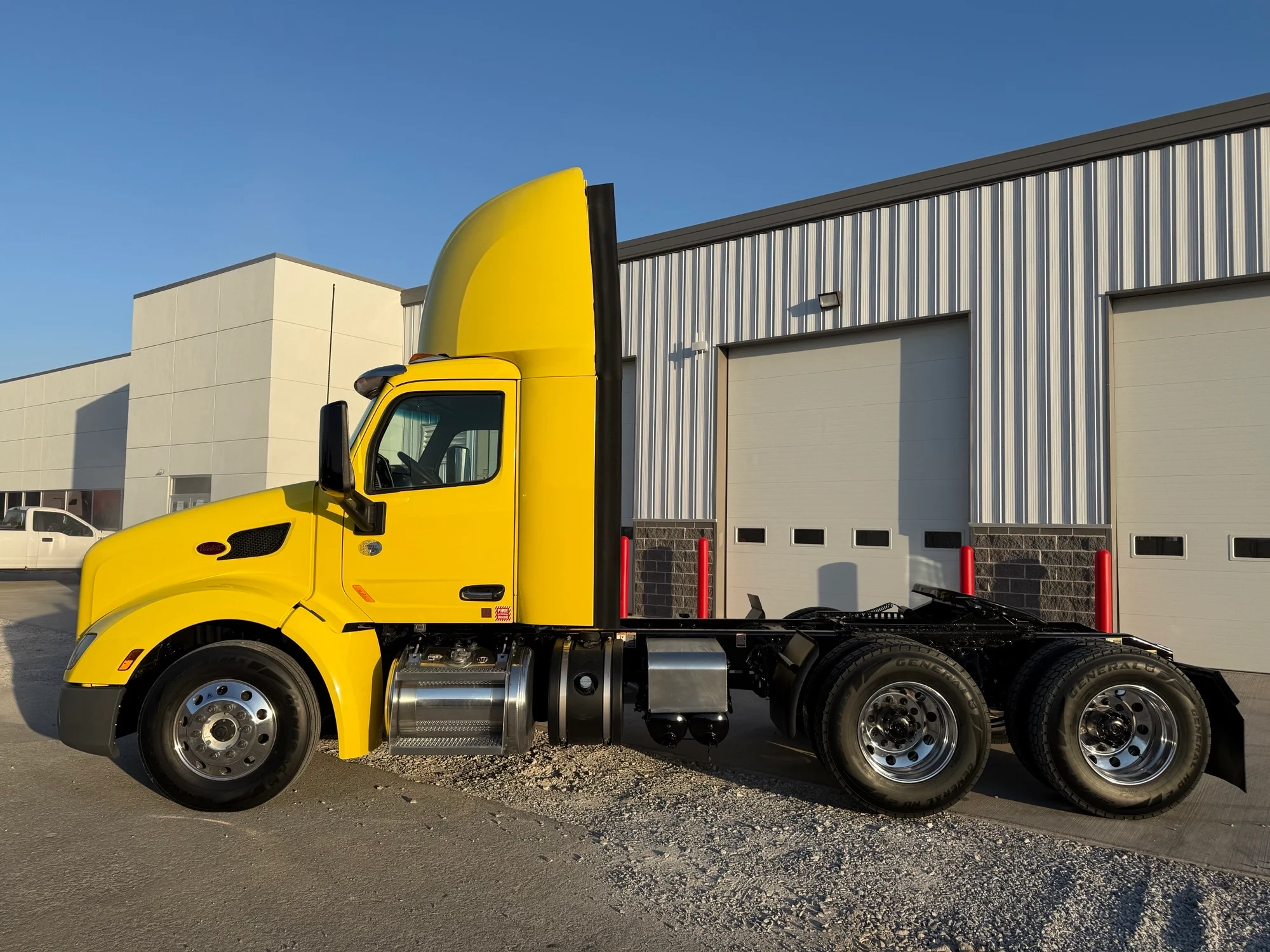 2021 Peterbilt 579 - image 2