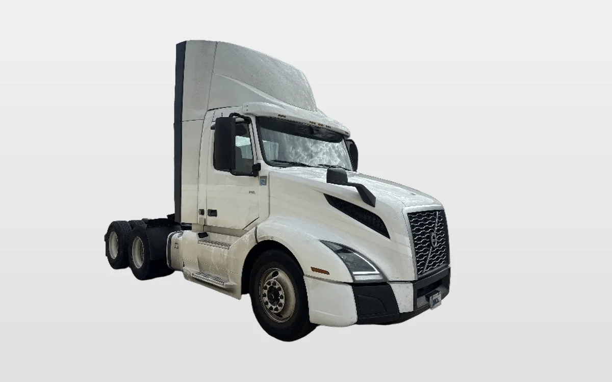 2020 Volvo - image 1