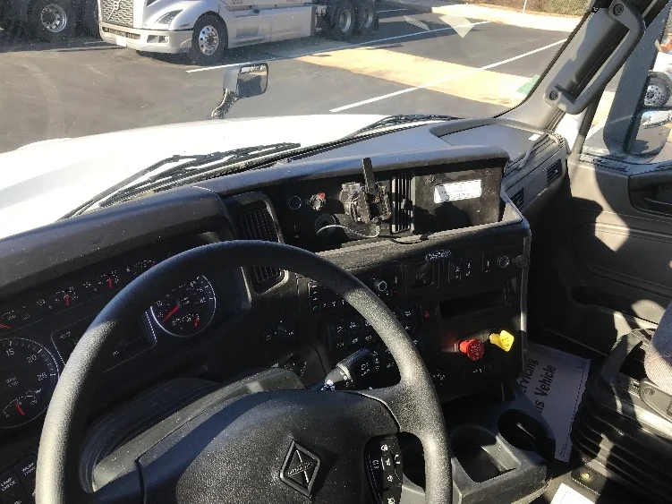 2023 International LT - image 10