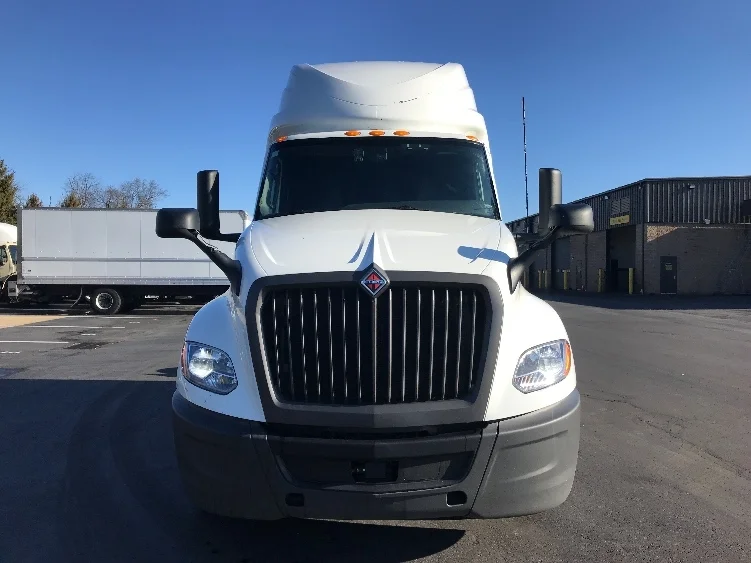2023 International LT - image 2