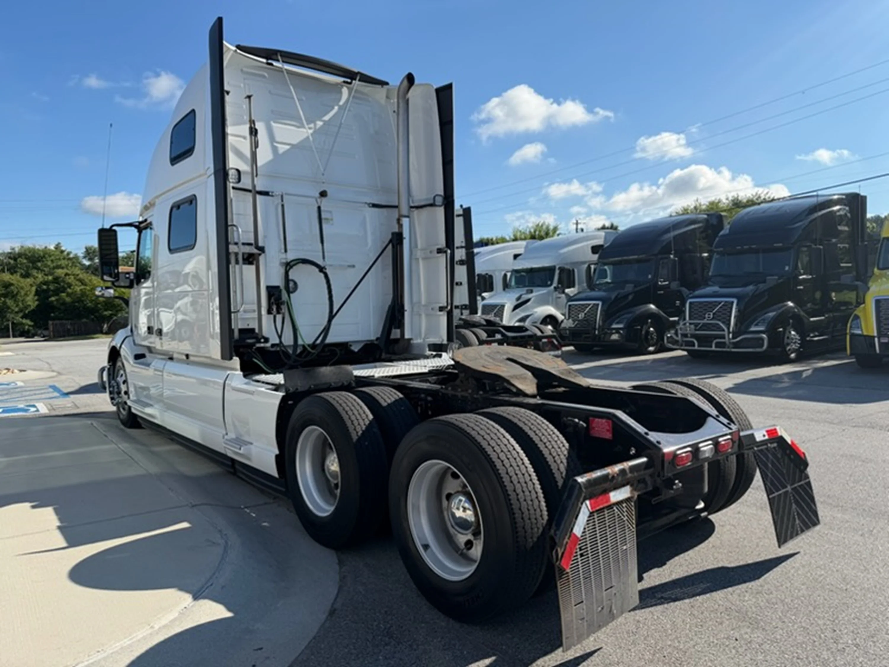 2023 Volvo VNL 860 in Guardian Atlanta — photo 5