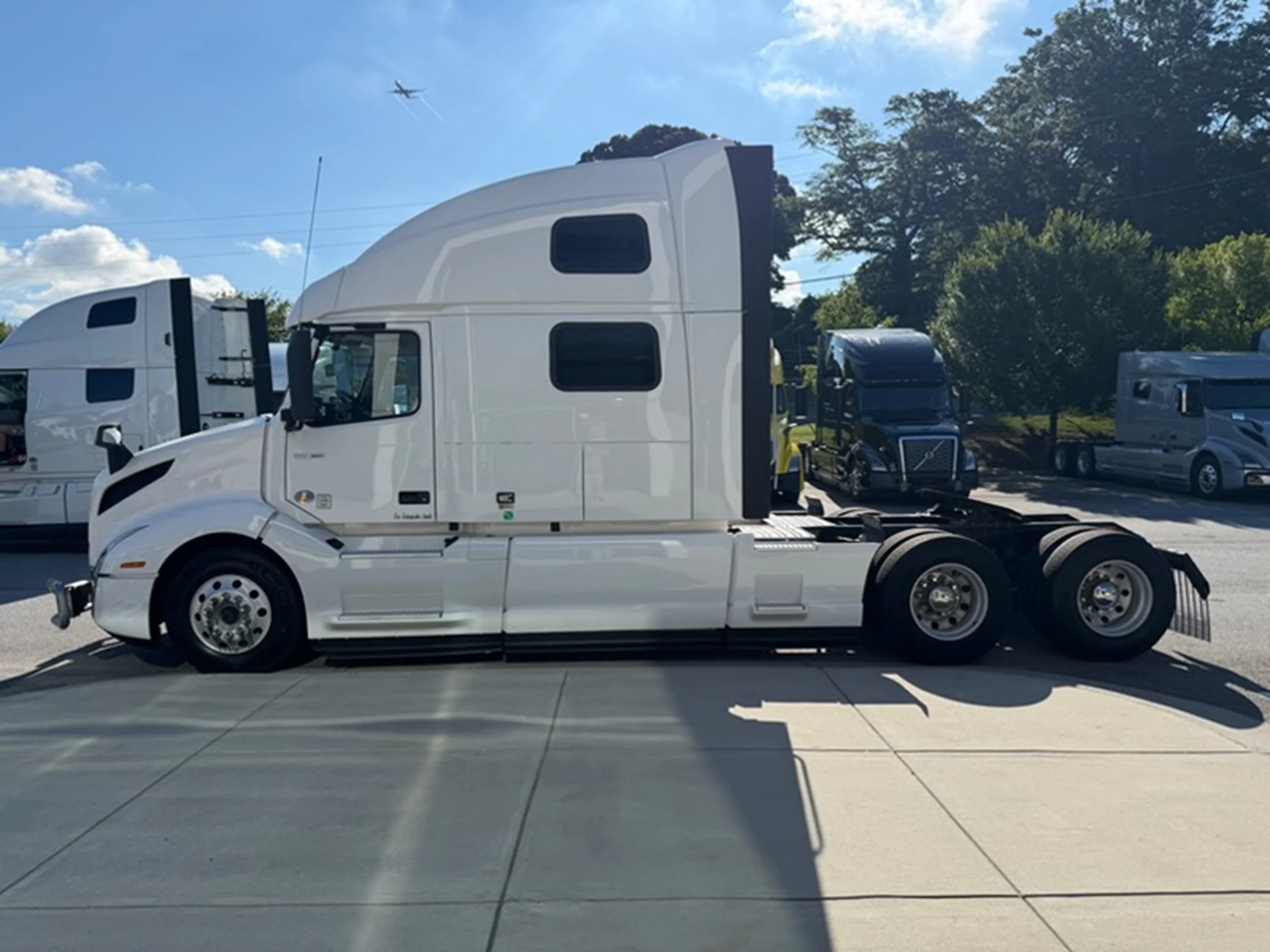 2023 Volvo VNL 860 in Guardian Atlanta — photo 6