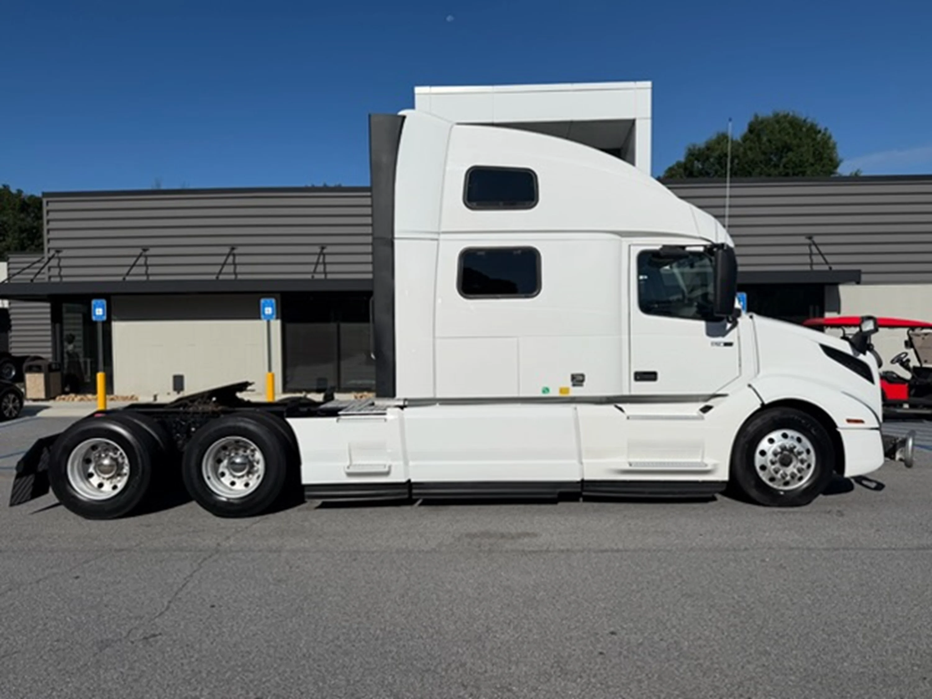 2023 Volvo VNL 860 in Guardian Atlanta — photo 2