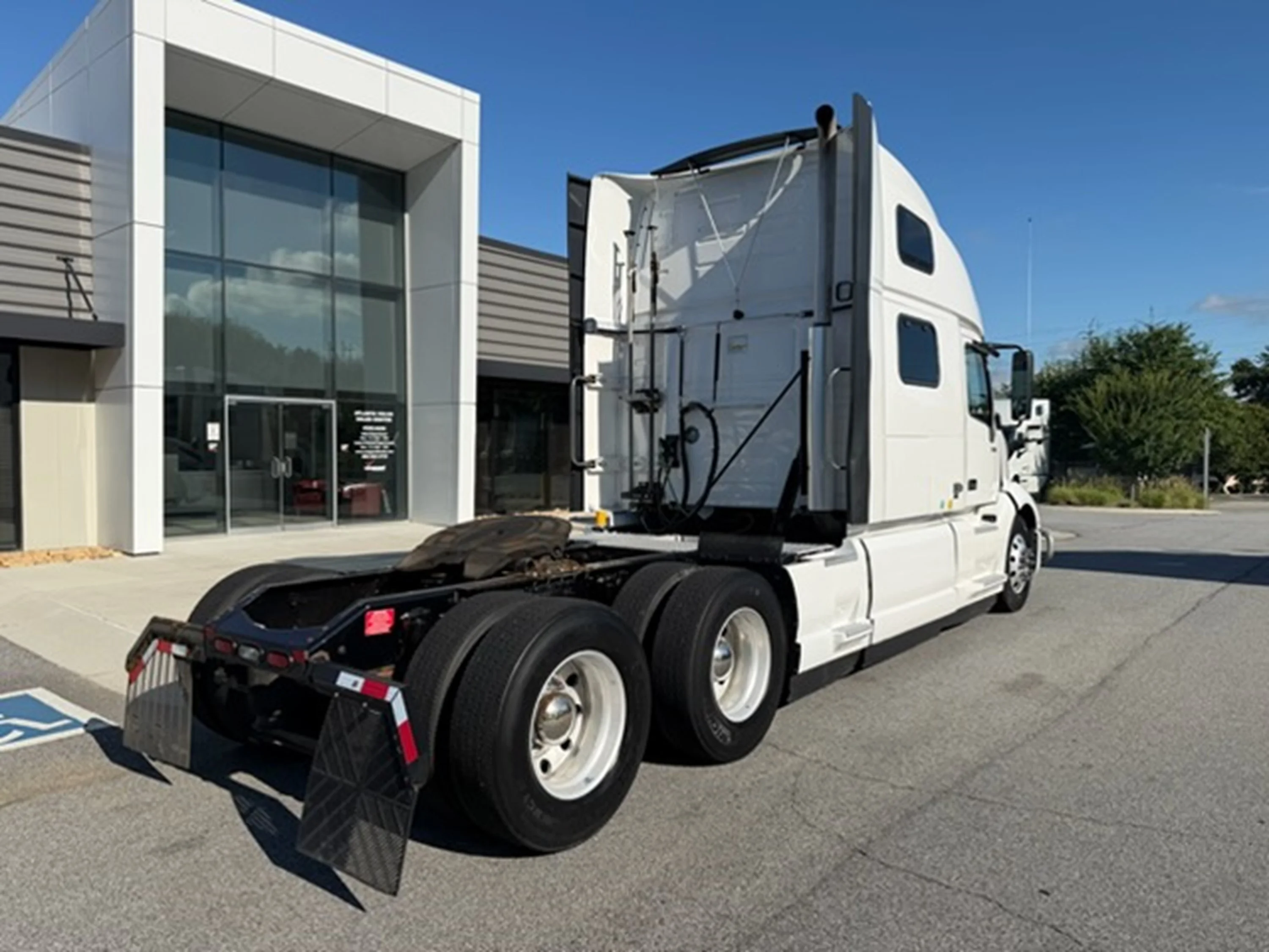 2023 Volvo VNL 860 in Guardian Atlanta — photo 3