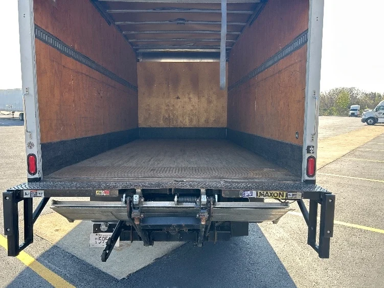 2022 Isuzu NQR - image 8