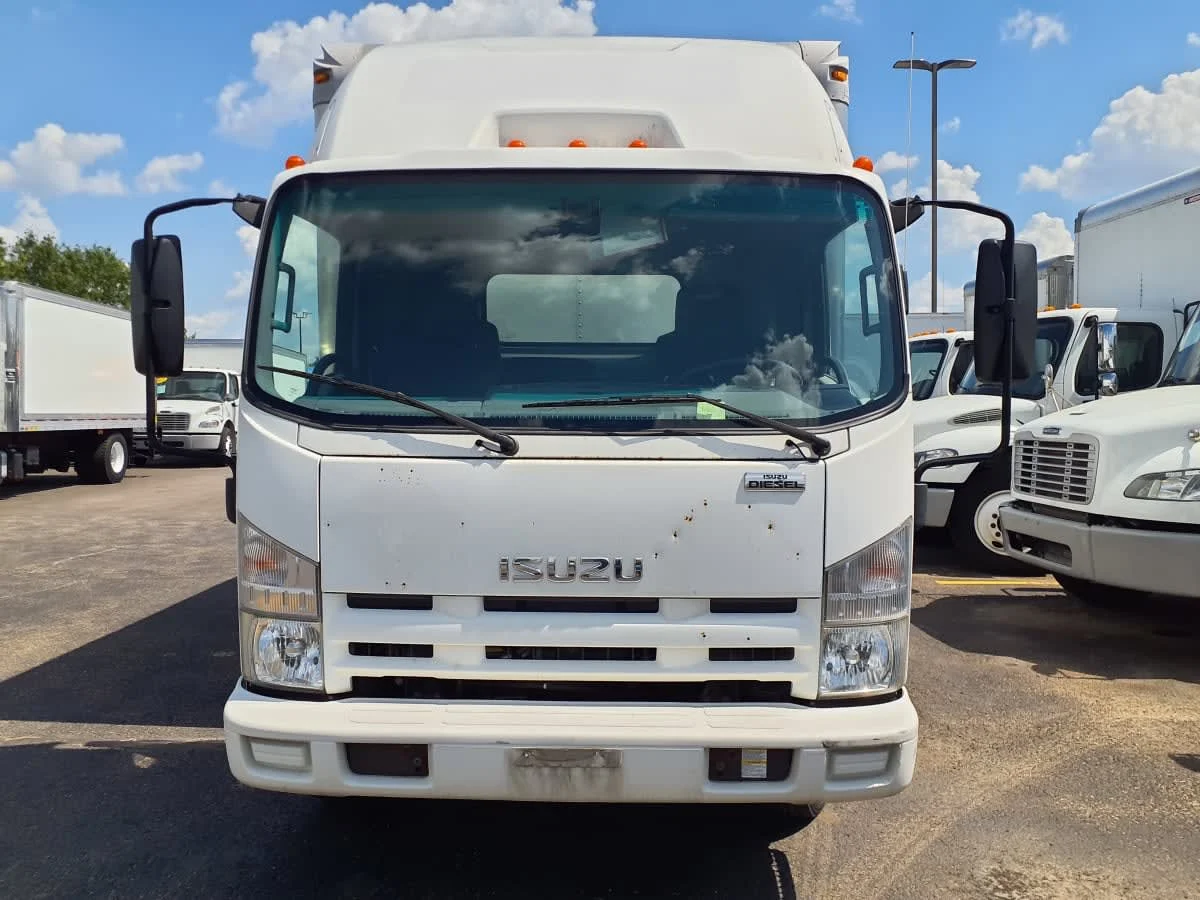 2014 Isuzu NQR - image 2