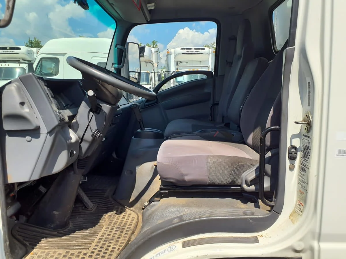 2014 Isuzu NQR in Bolingbrook, IL — photo 7