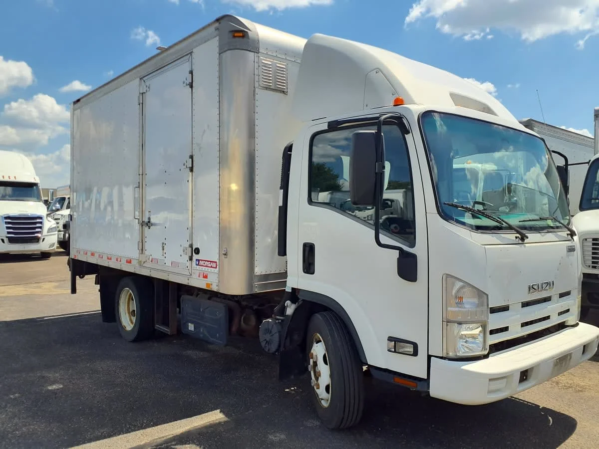 2014 Isuzu NQR - image 3