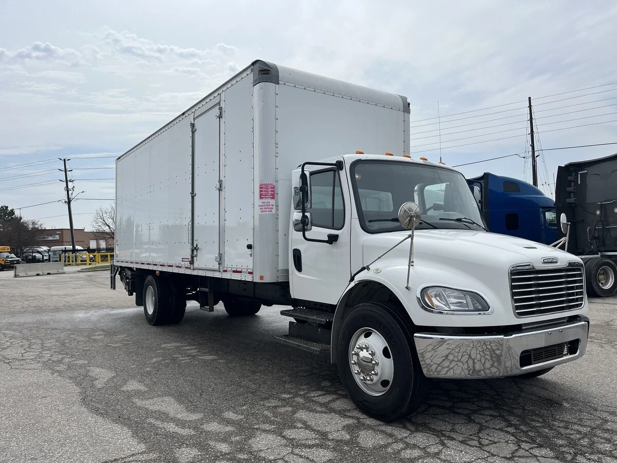 2019 Freightliner M2 106 in London, ON — photo 3