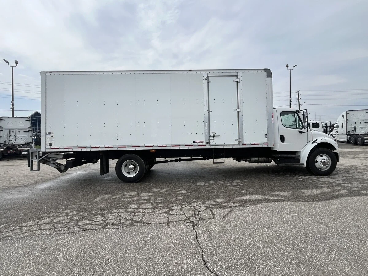 2019 Freightliner M2 106 in London, ON — photo 7