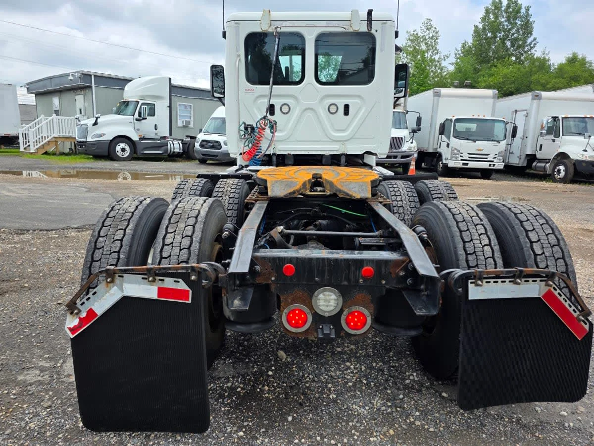 2019 Freightliner Cascadia in Bensalem, PA — photo 5