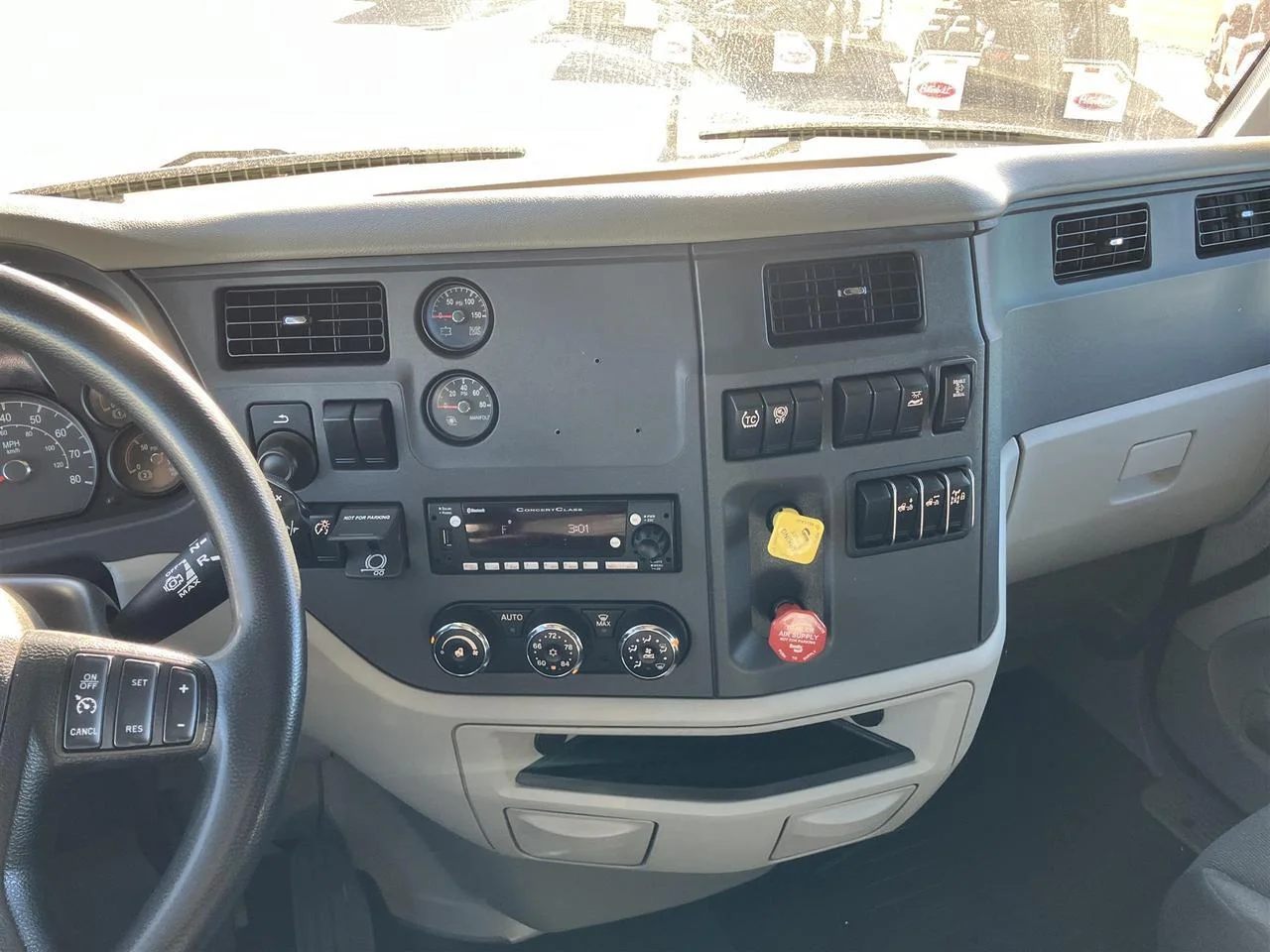 2022 Peterbilt 579 - image 11