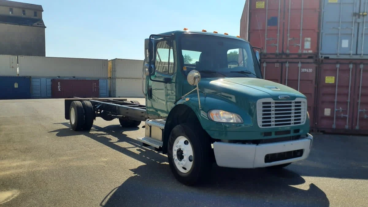 2021 Freightliner M2 106 in Springfield, MA — photo 3