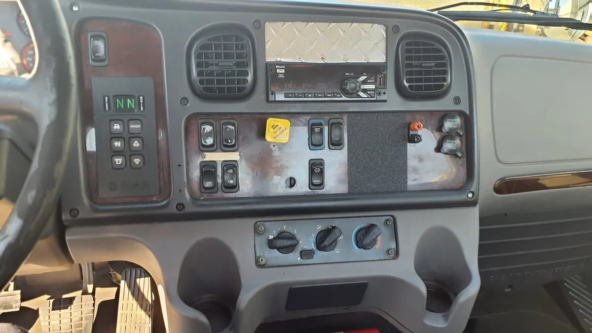 2021 Freightliner M2 106 in Springfield, MA — photo 9