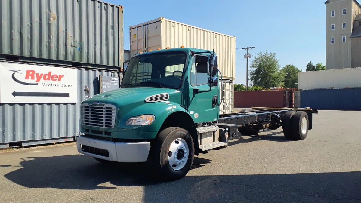 2021 Freightliner M2 106