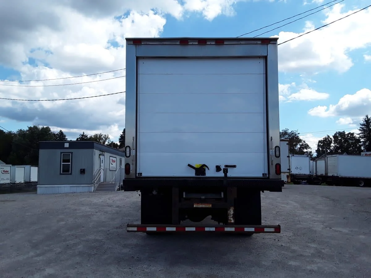 2016 Freightliner M2 106 in Pittsburgh, PA — photo 5