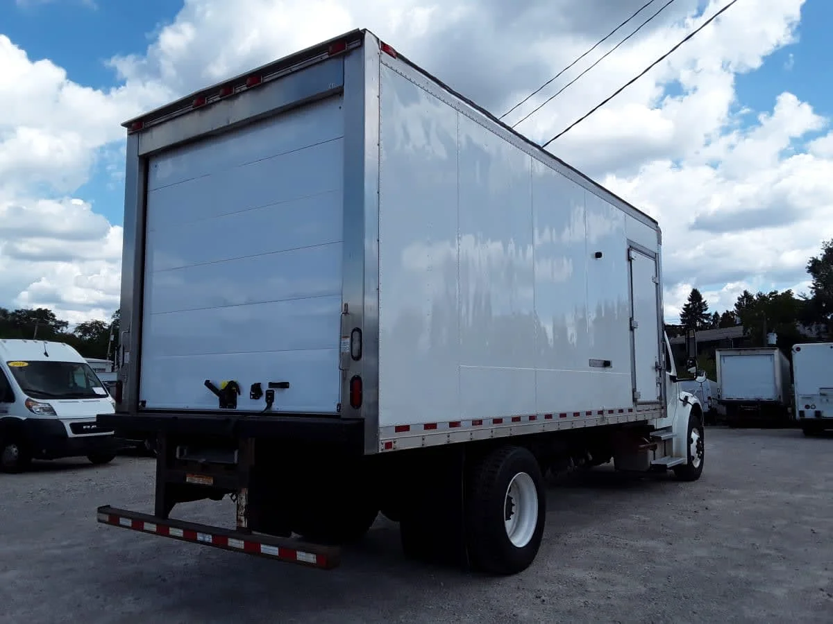 2016 Freightliner M2 106 in Pittsburgh, PA — photo 4